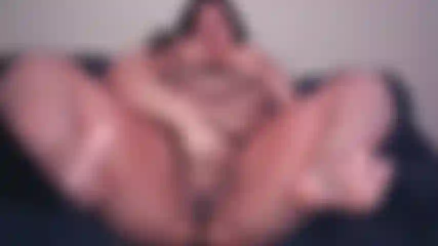 Mit freigelegten sohlen masturbiert