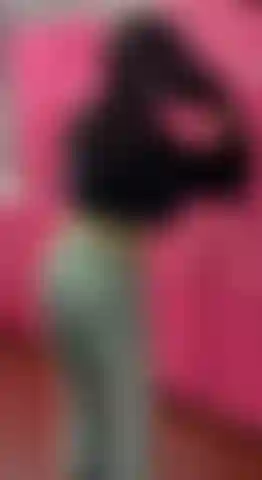 Do you want to see how I suck it in the lockers?