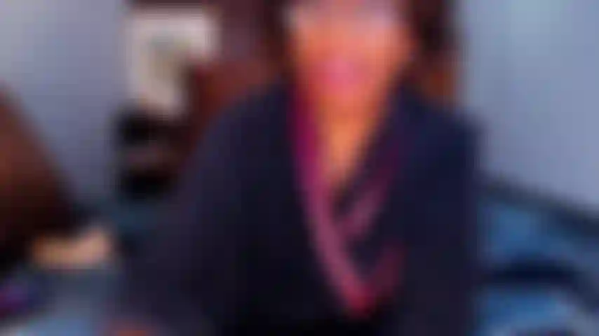 Lass mich dich mit meiner schönen muschi und meinem perfekten arsch zum abspritzen bringen, hmmmm.