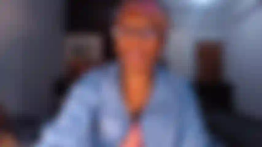 Komm und sieh mir zu, wie ich meinen fickbaren schönen arsch ficke.