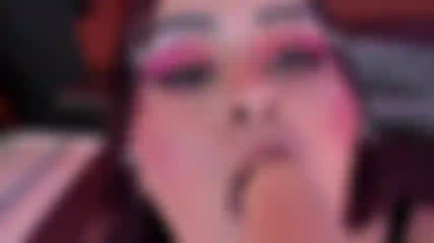 Bbw fickt seinen mund ohne mitleid mit seinem lieblingsspielzeug.