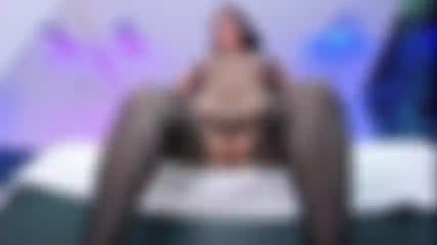 Lass meine unermesslichkeit deinen harten, dicken schwanz zerquetschen und genieße meinen kurvigen körper.