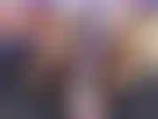 Mit schlampigem deep throat und kleinen titten.