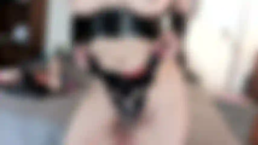 Spiele schön hart mit dem strap-on!