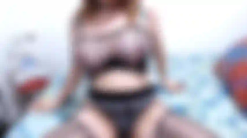 Erster teil: füße! Lecken, lutschen, spucken, mit meinen füßen spielen.