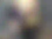 Du liebst meinen schwanz! Ich trage meinen sexy schulmädchenrock, halterlose strümpfe und einen winzigen neckholder-bh. Ich trage natürlich auch dein lieblingsstück .... Mein strap-on! Du willst meinen schwanz! Du liebst es auf deinen knien zu sein.