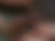 Lehn dich zurück und sieh zu, wie ich den schwanz meines mannes verehre. Ich bin ein sexy schwanzlutscher, schau mir zu, wie ich meinen schwanz an seinem schwanz anwende! Necke mit meinen großen sexy titten und verehre seinen schwanz mit meinem sexy mund!