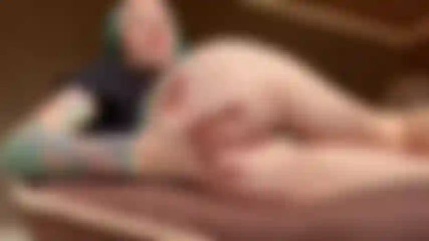 Mein haariger arsch macht dich schwach. Du kannst nicht widerstehen. Du könntest meinen sexy haarigen arsch und mein arschloch den ganzen tag anbeten und anbeten! Schau dir dieses heiße pov-video an, in dem ich dir jede menge anbetungszeit gebe.