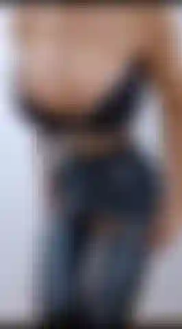 Du wirst meinen sexy körper in leder lieben! Ich werde dich so geil machen.