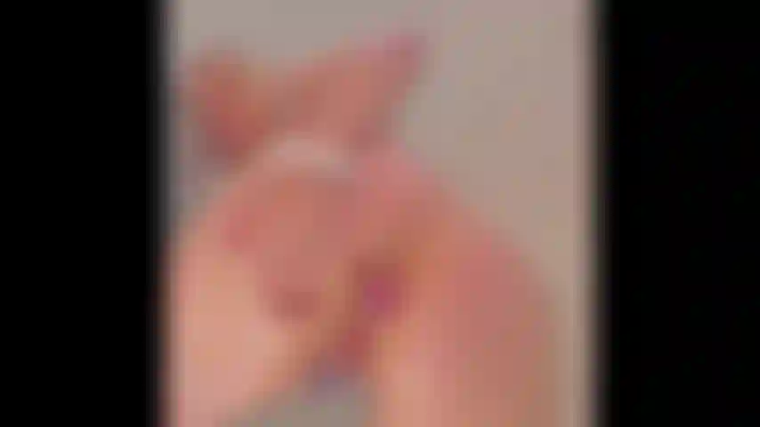 Ficke meine muschi und meinen arsch unter der dusche.