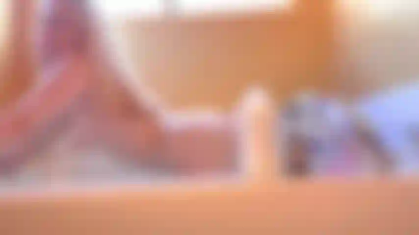 Die es in der badewanne in alle ihre löcher nimmt.