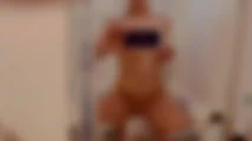 Eine erfrischende aufwärmdusche, um dich hart zu machen. Vielleicht lasse ich dich im nächsten video kommen.