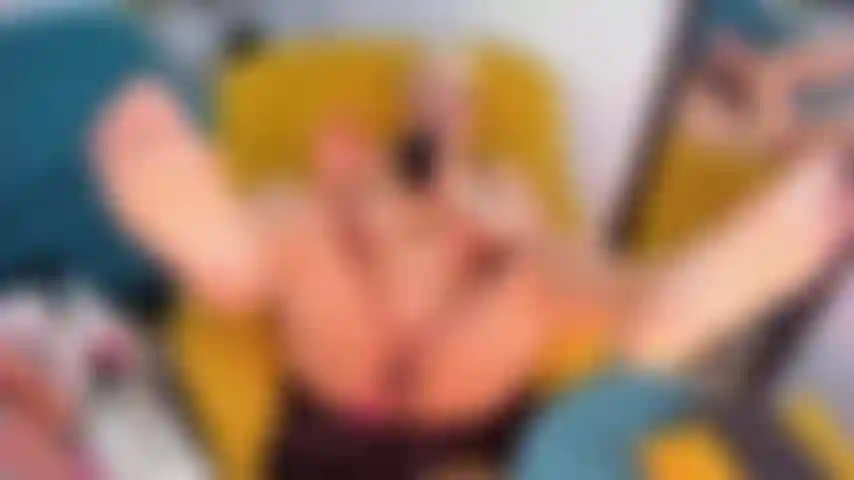 Ich spüre gerne meinen dildo in mir und masturbiere schnell.