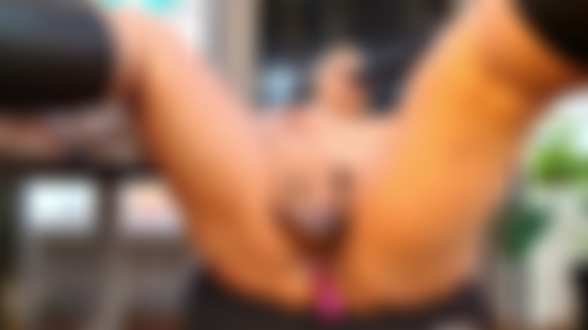 Lutsche gerne dildos, während ich mich mit dem dildo ficke.