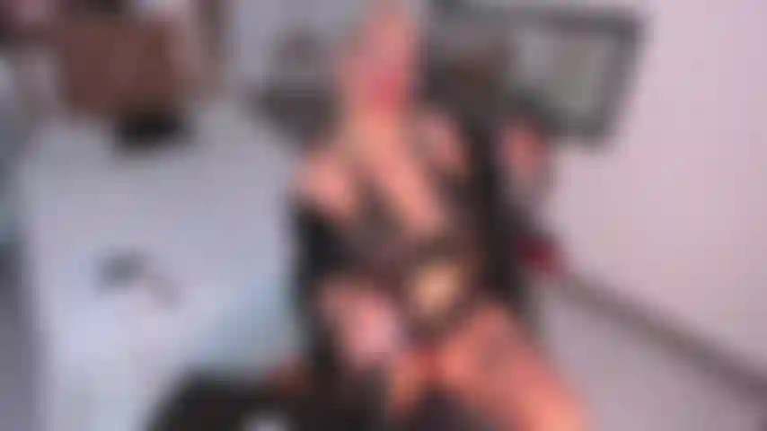 Er masturbierte mit dem dildo mit meiner hand und mit meinen titten.