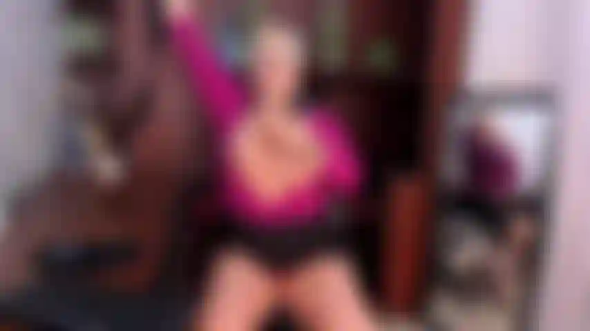 Ganz nackt und ficke die muschi.