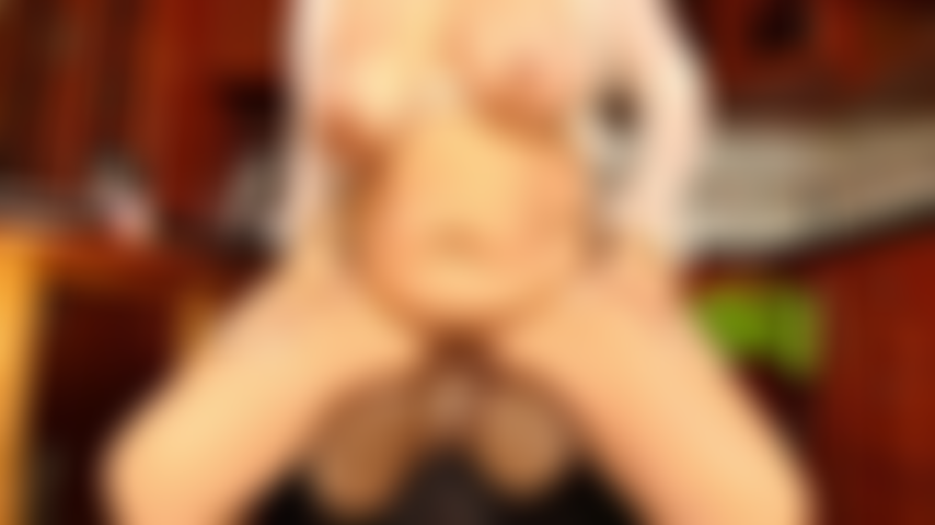 Und reite einen großen schwanz in der küche.