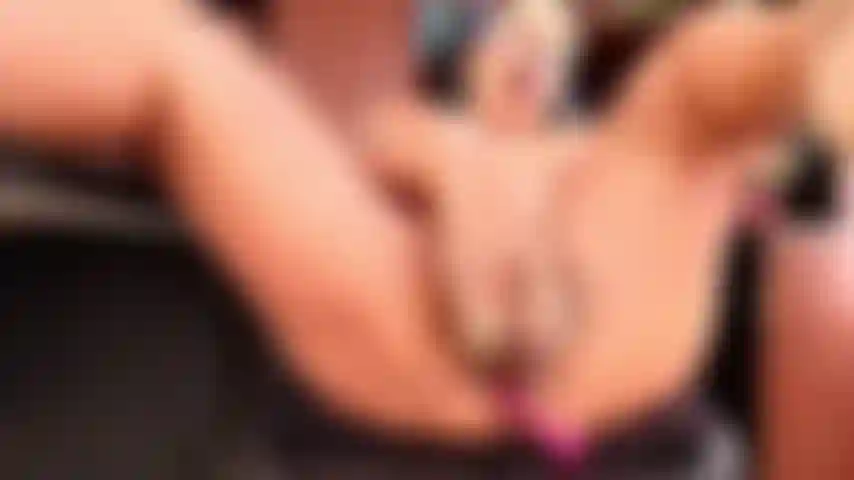 BIG DILDO DEEP IN MY MATURE PUSSY