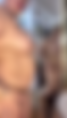 Ich schaue mich gerne im spiegel an und bin sinnlich.