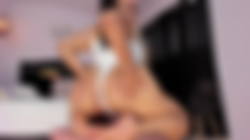 Öl an den füßen + großer analplug.