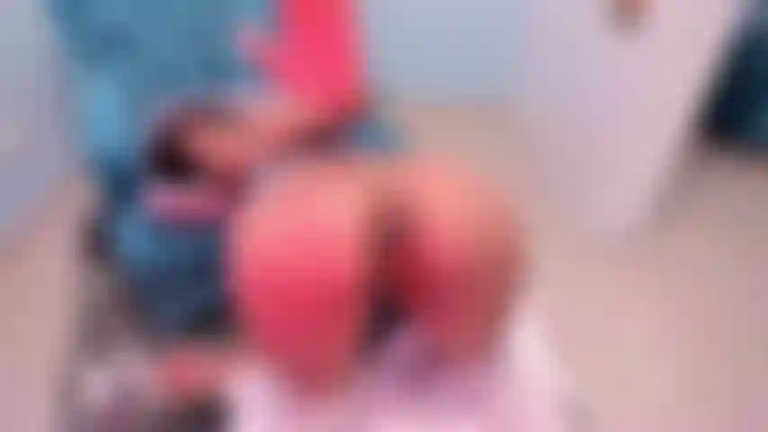 Spanking und vibrationen auf meinem riesigen arsch.