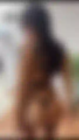 Gefällt dir mein arsch? Du wirst meine titten lieben.