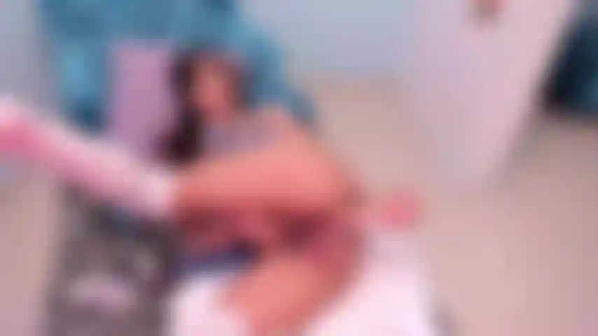 Eine sehr ungezogene schülerin, ich mag diese bestrafung, mmm.