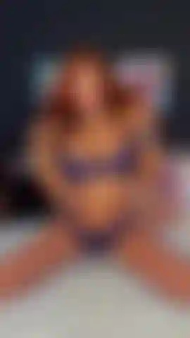 Vollbusige milf reitet nach dem ende des streams einen 10-zoll-bbc.
