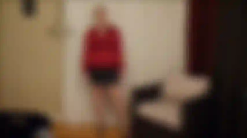 Ich frage meinen sohn (adam), wie sein projekt läuft ... Er sagt mir, dass es fertig ist, schaltet sein telefon ein ... Eine roboterstimme gibt mir befehle. Kann mich nicht zurückhalten, ich ziehe mich nackt aus, lutsche seinen schwanz, fingere die muschi.
