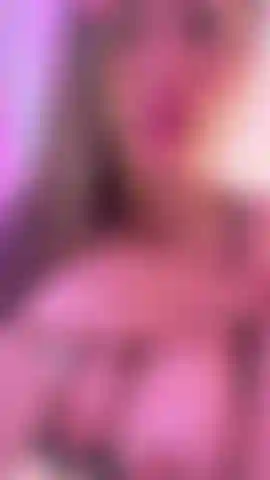 Hallo, du schöner, wir könnten hier etwas liebe und spaß gebrauchen… hast du lust, vorbeizukommen und mir gesellschaft zu leisten? Ich würde dich gerne sehen und einen besonderen moment mit dir teilen. ✨.