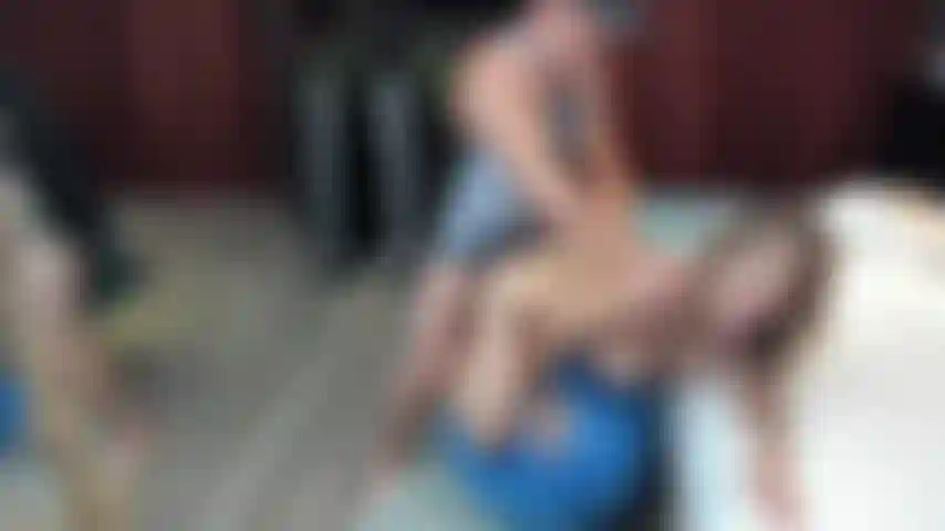 Die auf einen trainingsball geschlagen wird! Doggie-stil! Während ich auf cam2cam auf einen schwanz schaue!