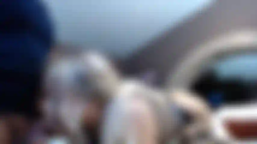 Jennytaylor, die einen schwanz von bo blake zu dritt lutscht.