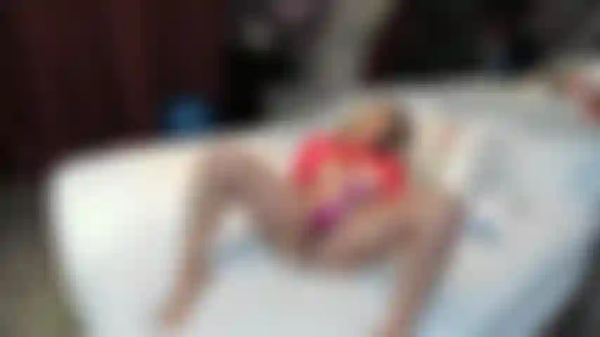 Playing_with_pussy_and_vibrator_spread_eagle