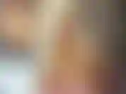 Eine imprägnierte blonde stiefmutter.
