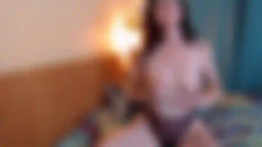 Cei: neujahrsvorsatz, mehr streicheln, mehr abspritzen! Iss mehr sperma!! Während du zusiehst, wie ich meinen kitzler unter meinem höschen berühre! Die kommt, während ich dir dabei zusehe, wie du deine große cremige ladung isst! Yum!