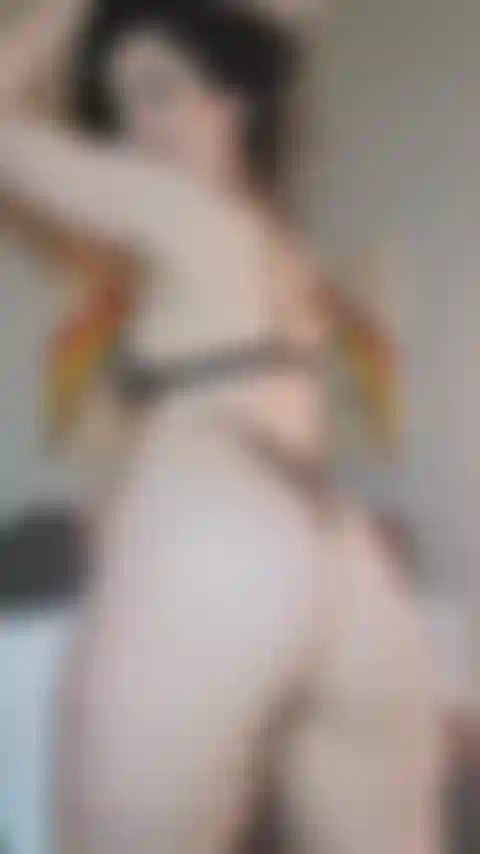 Ja, irgendwann ziehe ich mich aus: stiller striptease, irgendjemand? In diesem video wird viel in dessous gehänselt, aber schließlich ziehe ich alles für dich aus.