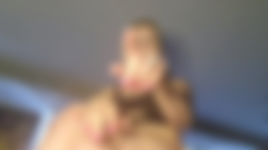 Arschverehrung und arschreinigung: in diesem video trage ich schwarze dessous und es wird von unten gefilmt, wo du hingehörst. Sobald du meinen arsch ordentlich mit küssen bedeckt hast, leck mein arschloch sauber! Braver junge.