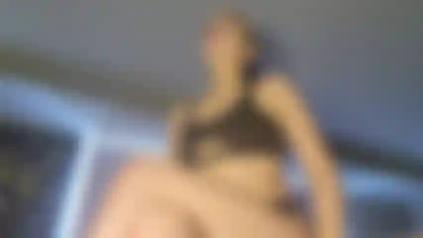 Fußfetisch: du warst brav, hier ist deine belohnung. Verehre meine füße genau so, wie ich es dir sage, folge meinen anweisungen und vielleicht erhältst du eine weitere belohnung!