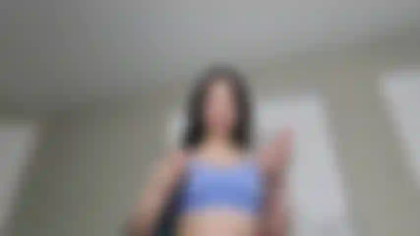 Bestrafung nach dem training: ich war den ganzen tag produktiv und du bist im bett geblieben! Ich weiß, wie ich es dir beibringen kann ... Ich werde dich bestrafen, indem ich dich dazu bringe, meinen post-workout-körper anzubeten ... Schweiß und alles.