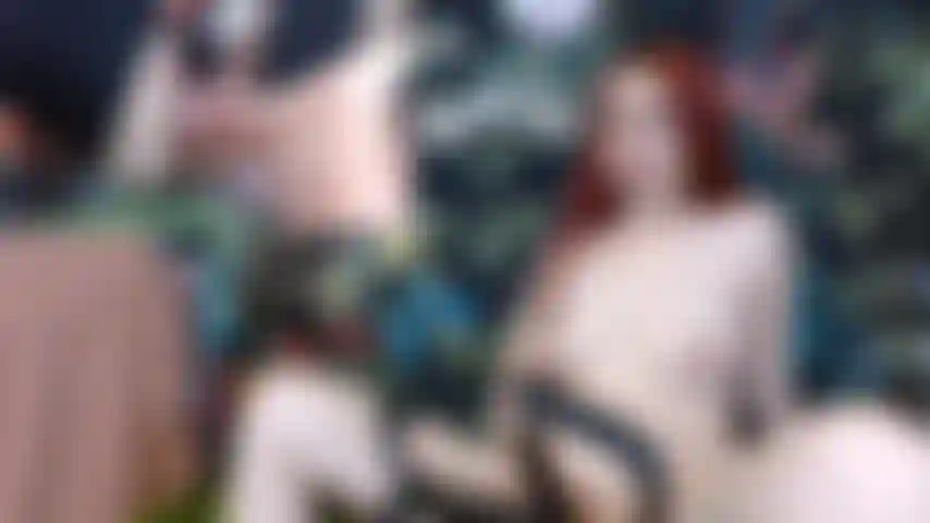 Zwei ansichten mit einer fickmaschine.