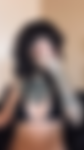 Sph – eine gemeine gothic-freundin lacht über deinen kleinen schwanz.