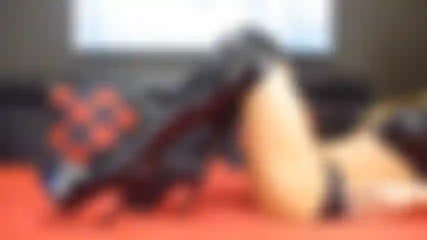 1 Min abzocke, schau auf meinen perfekten arsch, lange beine.. Ich kann mir vorstellen, wie sehr du mehr sehen willst.. Haha, träumst du? Das einzige, was du verdienst, ist mein lächeln, weil ich weiß, dass du von mir abgezockt wirst!