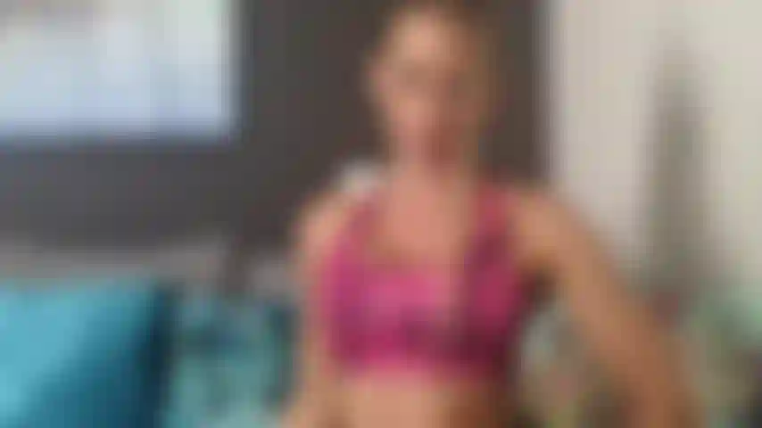 Mein sieger-bizeps, deine arme sind schwach. Viel schwächer als meine. Nicht nur schwächer, sondern auch kleiner! Machen wir eine herausforderung! Du versuchst mich zu kopieren, aber du scheiterst! Mein bizeps gewinnt immer! Du bleibst für immer meine schwache garnele!