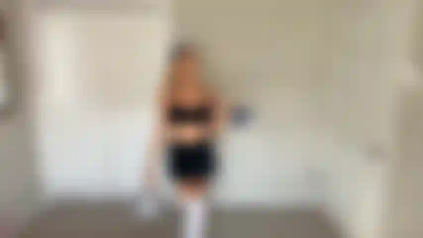 Ein beliebter cheerleader-rüpel und nerd, der auf cbt und joi steht.