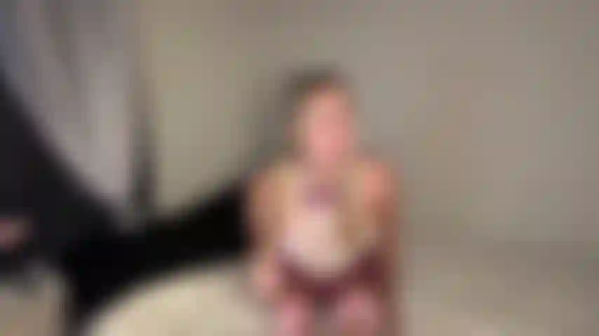 Ein college-mädchen sperrt dich ein.