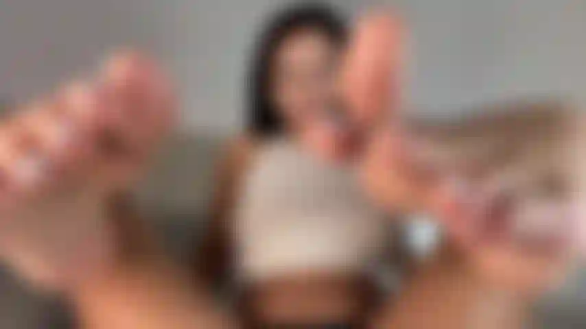 41. Kontrolliere dich. Meine weißen zehennägel in deinem mund.