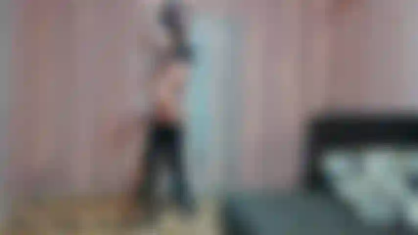 28. Pole dance in hohen stripperstiefeln und dessous + ich spüre vibes :).