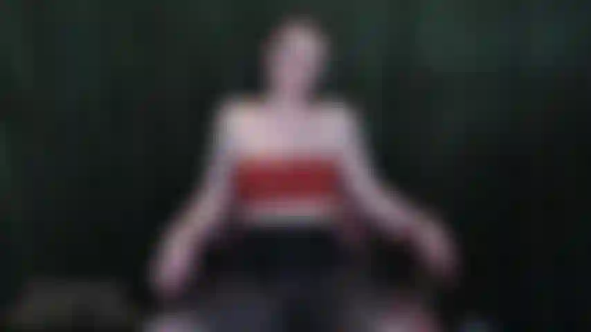 Prejac muschi-verweigerung: du bist so ein prejac-versager, du wirst nicht mal durch diesen extrem kurzen clip durchhalten. Dir auch nur für einen einzigen moment meine muschi und meinen schamhaarbusch unter diesen durchsichtigen nylons vorzustellen, wird dich sofort über den rand treiben. Versuch diesmal auch nur eine einzige minute durchzuhalten.Beinhaltet: vorzeitiger samenerguss, muschi-kontrolle, strumpfhosen-dominanz, schamhaar unter nylons.