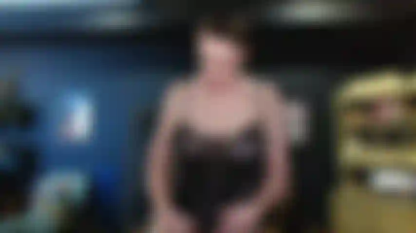 Sissy cuck bekommt den strapon.