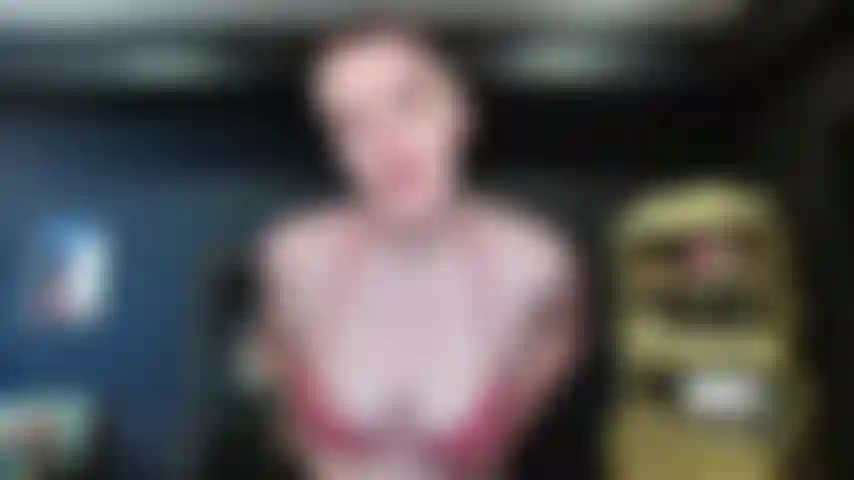 Eine kleine, cuckoldige spermaschlampe.